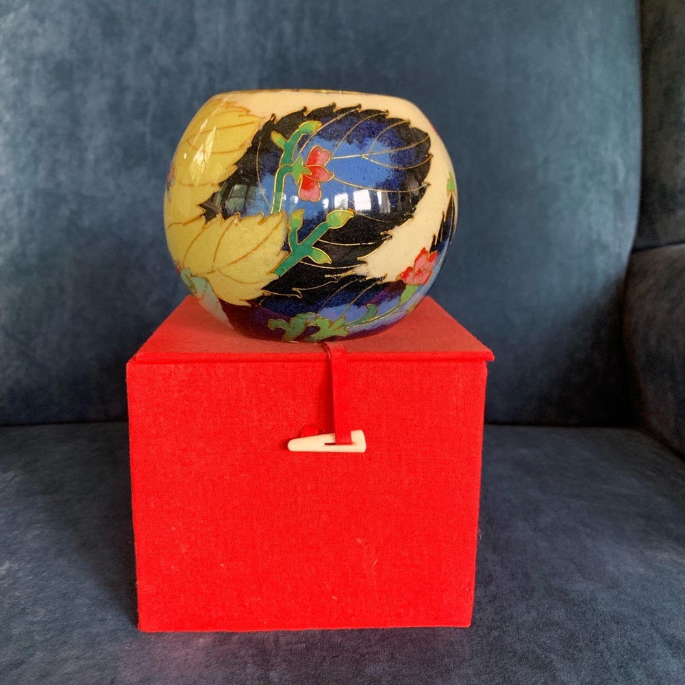 Vintage Chinese Tobacco Leaf Cloisonné